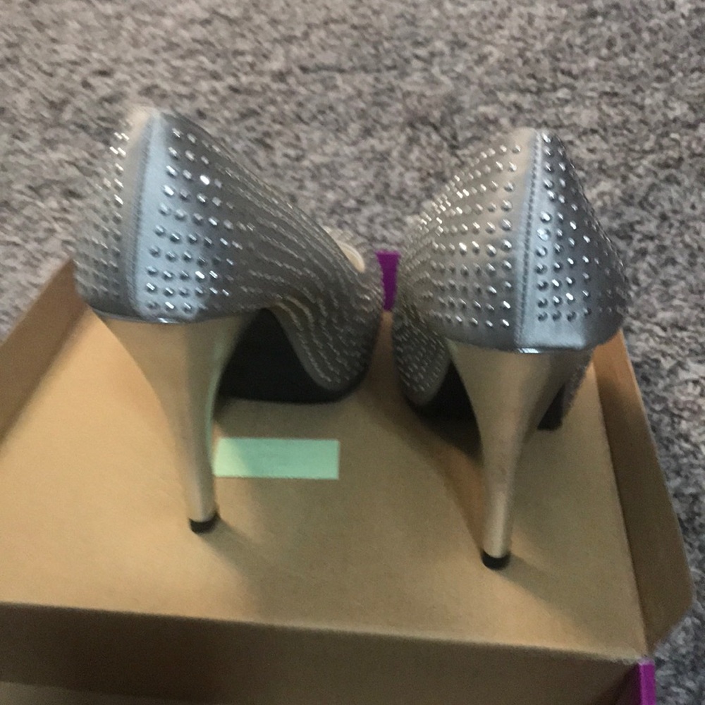 Shoes - Picture 2 of 5